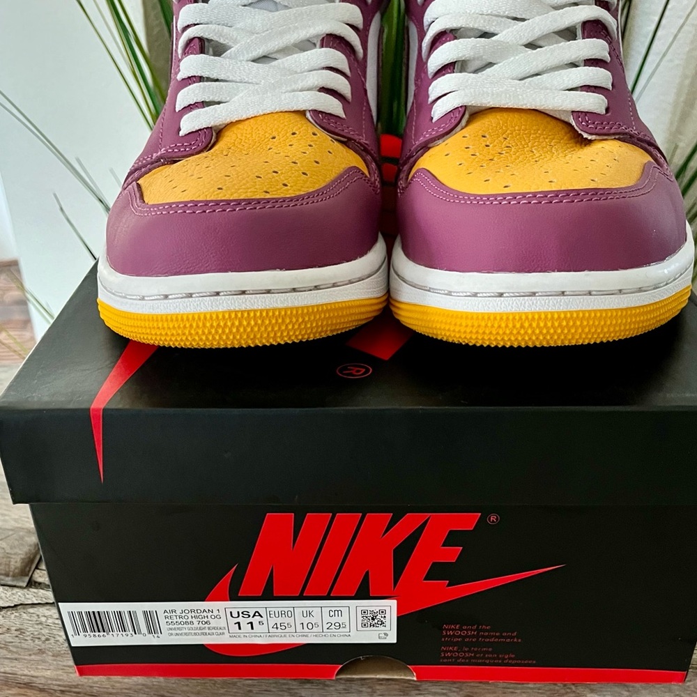Air Jordan 1 Retro High OG Brotherhood Sneakers - Picture 6 of 8